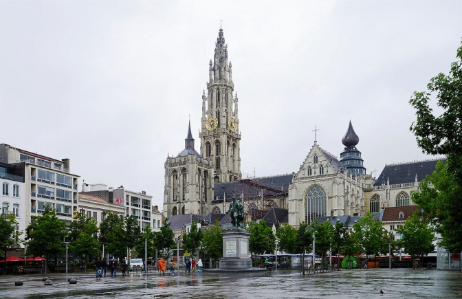 Пожар в Нотр-Дам — это «будильник» для бельгийских церквей